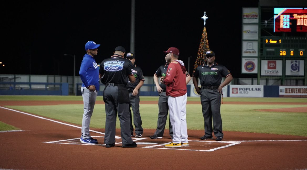 Primera visita de los Cangrejeros de Santurce a los Indios de Mayaguez